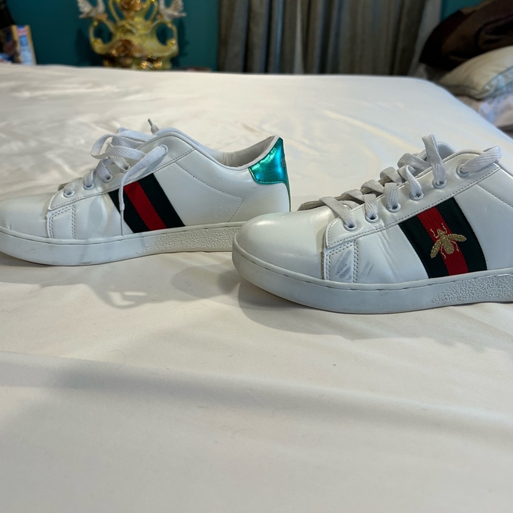Gucci tennis shoes, not authentic